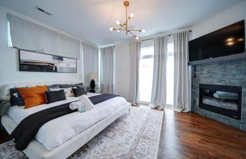 Modern Rooftop Townhome w Hot Tub & Skyline Views - Photo 38