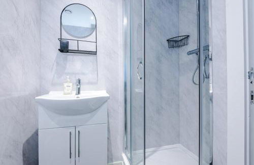 Modern 1BR Apartment in Central Warrington - Foto 33