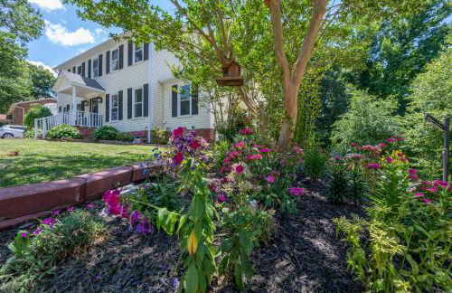 Arcade, Ping Pong, Hot Tub, Gas Grill, & King Bed - Photo 16