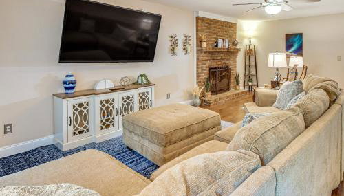 Enchanting Creekside Cottage with Hot Tub - Foto 4