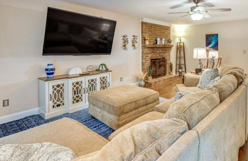 Enchanting Creekside Cottage with Hot Tub - Foto 4