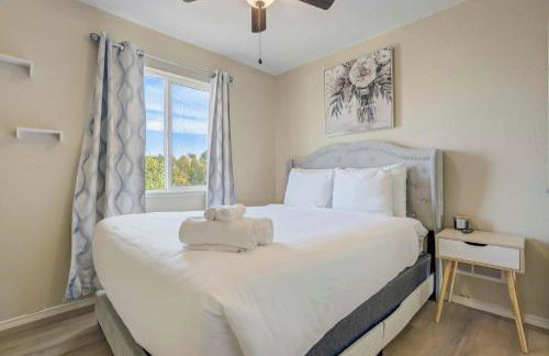 4BR w Fireplace Backyard BBQ near Peterson AFB - Foto 24