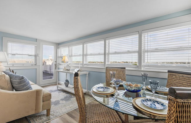 Eagles Nest at Villas on the Bay Retreat for 4! - Photo 6