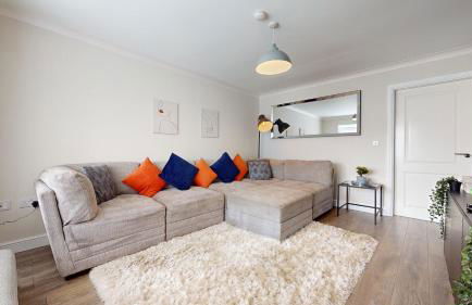 Rare find - new build 3 bedroom house near Cheshire Oaks - Photo 37