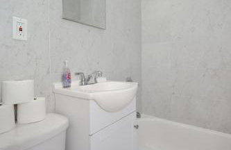 Comfy 1 Bed 1 Bath Apartment in NYC - Foto 15