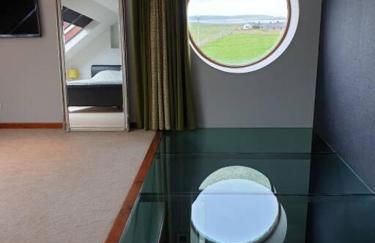 Exceptional 4 bed converted church with hot tub - Photo 25