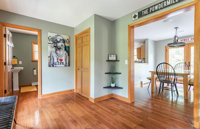 Family Fun Oasis Hot Tub Steam Room Pool Stream Firepit Games - Foto 31