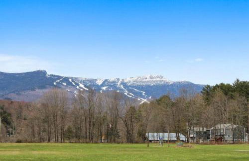 1820 House - VT Charm + Modern Comforts + Hot Tub - Foto 29