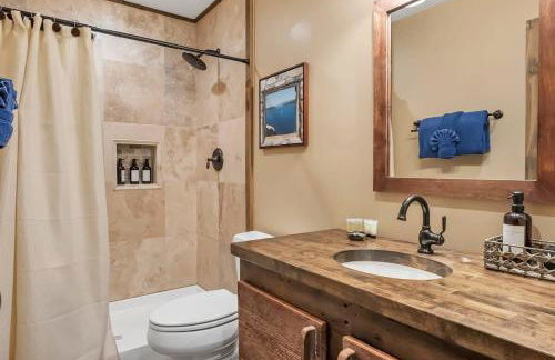 3BD with Hot Tub Two Minutes from King Beach - Foto 28