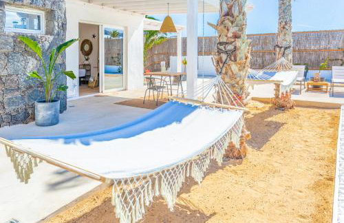 Boutique Beach Villa by Lanzarote Retreats - Private Pool - 1 min walk to Sea Pool - Photo 51