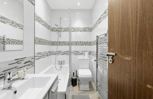 Stylish One-Bedroom Apartment near Balham Station - Photo 2