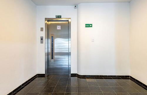 Apê Retrô com Wi-Fi e Vaga - 350 m da Praia da Enseada - Foto 33