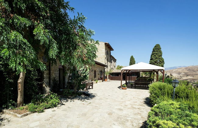 Gorgeous Holiday Home with Hot Tub, Whirlpool, Pool, Garden - Foto 24