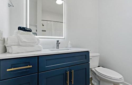 Chic Studio - 5 Min DT, Gym, Parking, W-D - Sleeps 6 - Foto 24