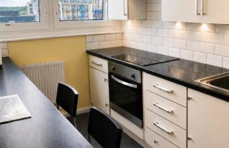 "HOME FROM HOME CITY SLEEPER" - Next to the Hilton Hotel in Milton Street - City Centre 2 Bedroom Apartments with up to 4 Beds - Full Kitchen - in Victoria Centre Shopping Centre - Parking for Cars or Vans from Five Pounds a Day - Sunday 1pm Check-out - Foto 1