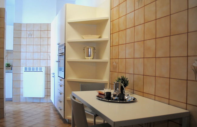 Bnbook - Sesto Calende Train Station - Foto 13