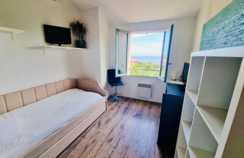 Panoramic Sea View Villa in private residence with pool - Photo 18