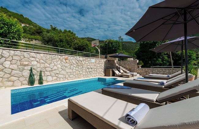 Holiday Home with Private heated Pool, Sea view & Basketball Court - Foto 37