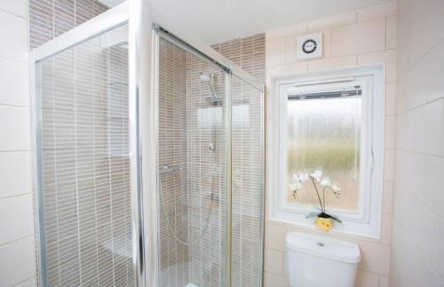 2-bed Cottage With Hot Tub at Loch Achilty, Nc500 - Foto 28