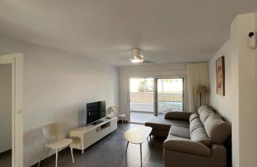 Apartamento reformado a estrenar en PAU 5 a solo 2 min de la Playa de San Juan - Photo 1