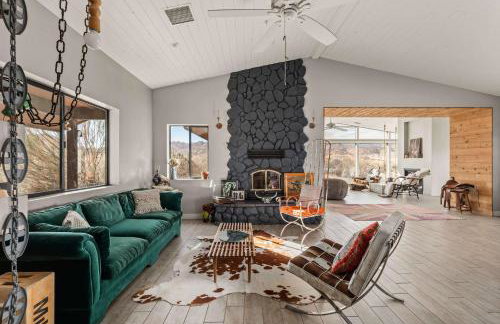 The Outlaw By The Cohost Company - Foto 43