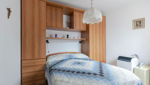 GuestHost - Volastra Cozy APT with Terrace & Seaview - Foto 4, wardrobe