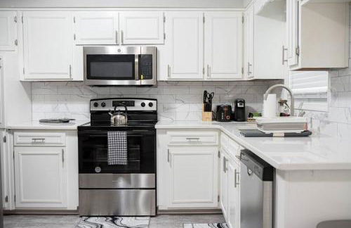 Cozy Brick Ranch Home owned and operated by an Army Soldier!! - Foto 2