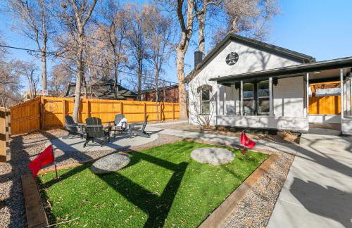 Old Town Retreat with Hot Tub - Steps from CSU! - Photo 25