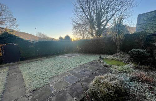 Large Historic Farmhouse in Rhondda Valley Perfect for Groups with Hot Tub - Foto 52