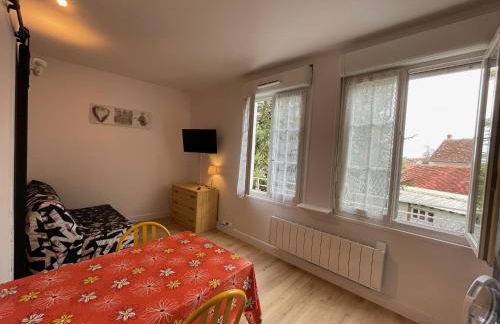 Meublé de Tourisme dans parc arboré 1000m2 - Sejour-la-Roche Eperon - Foto 3