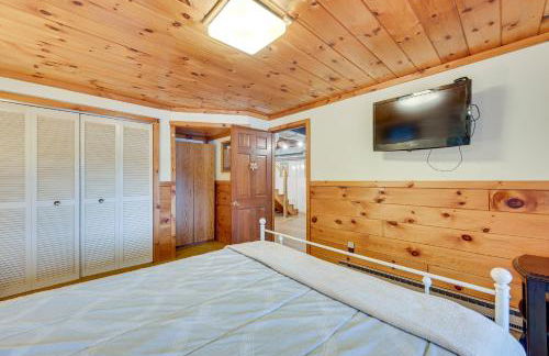 Waterfront Lake Arrowhead Cabin with Dock and Fire Pit - Foto 19