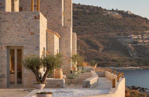 Yerma Suites Limeni - Photo 4
