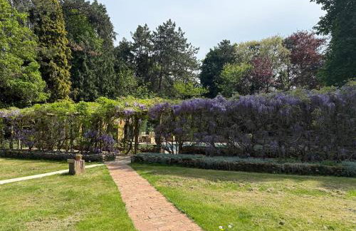 The Old Pool House, Stylish Large Studio in Private Country Estate with Air Con - Foto 23