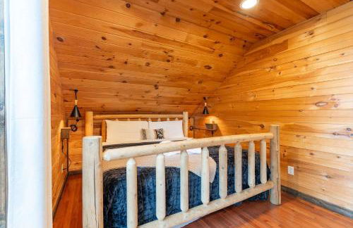 Big Time Hill Cabin with an indoor pool hot tub & great views - Foto 25