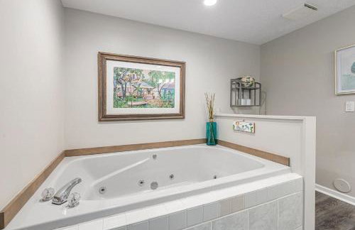 Scenic AGaMing Escape Torch Lake Views and Golf - Foto 28