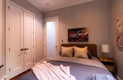 Elegant Central Park Suite - 4 Bedroom Self Check-In - Photo 16