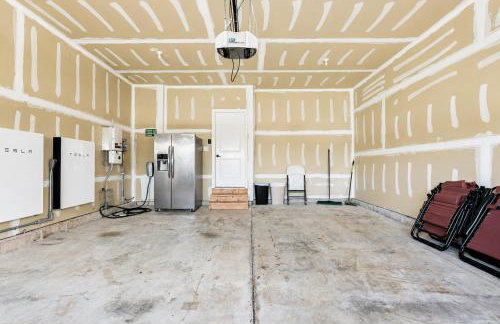 Spacious & Serene Family Gem: Games, Office, Yard! - Foto 24