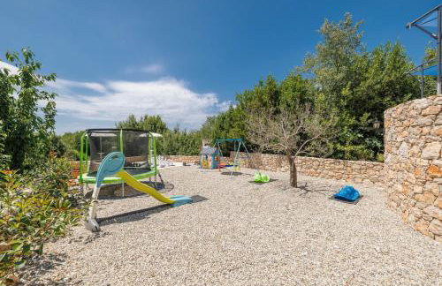 Villa Melary with Pool and Jacuzzi - Photo 38