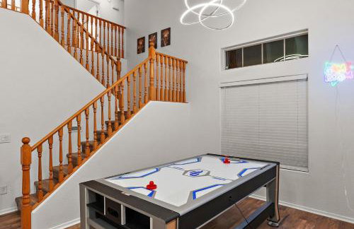 Serenity Splash Upscale Stay Pool Game Lounge - Foto 12