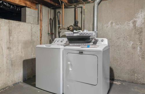 Minutes to Craigville Beach Private Patio and Backyard - Foto 18