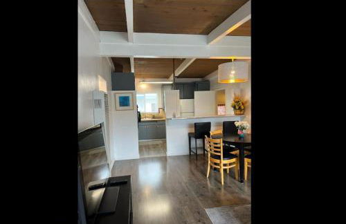 New 2BR Home w Parking Laundry in 580-80 - Foto 66