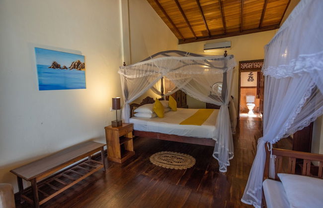 South Point Abbey Whole Villa 4 Bedroom (Sleeps 9) - Photo 9