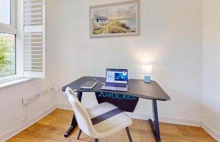 Weldon Road - Townhouse Overlooking the Park with Parking - Foto 41