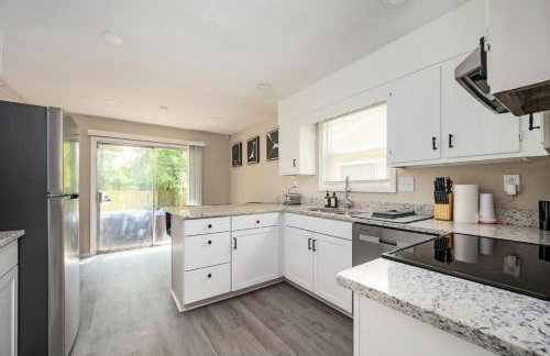 Family & Dog Friendly 4BD-3BA in Stone Mountain - Foto 15