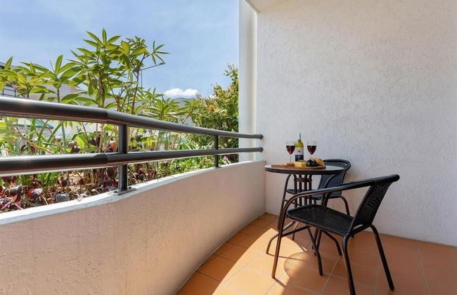 Mid City Luxury Suites - Photo 17