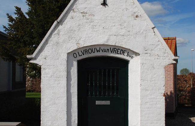 Family Home With Garden - Photo 21