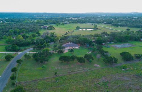 Private Luxury Getaway | Fire Pit | Near Weddings - Photo 53