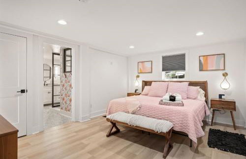 Couples Retreat with Hot Tub, Beach Cruisers, Spa Bath - Foto 22