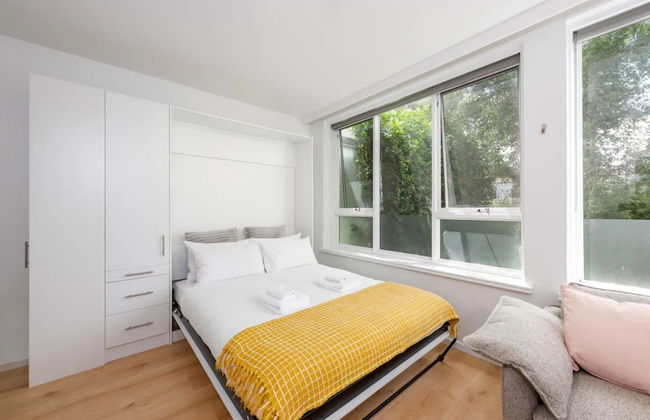 Lovely Studio With Free Parking in East Melbourne! - Foto 1