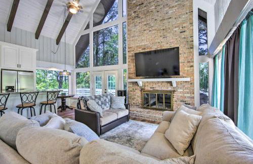 Brookeland Resort Cabin with Golf and Lake Access - Photo 1